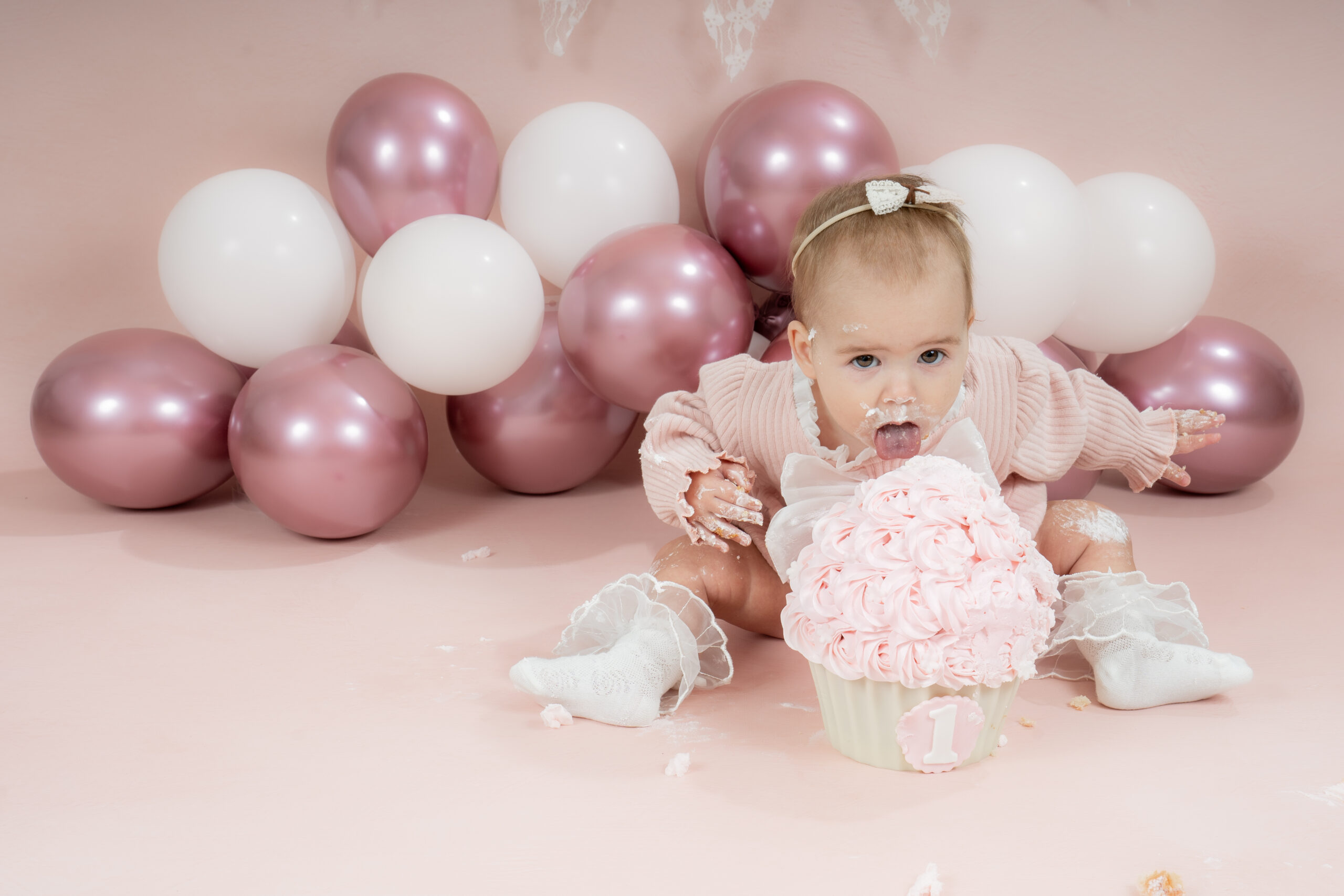 Cakesmash fotoshoot eerste verjaardag bij studio Shootable in Culemborg