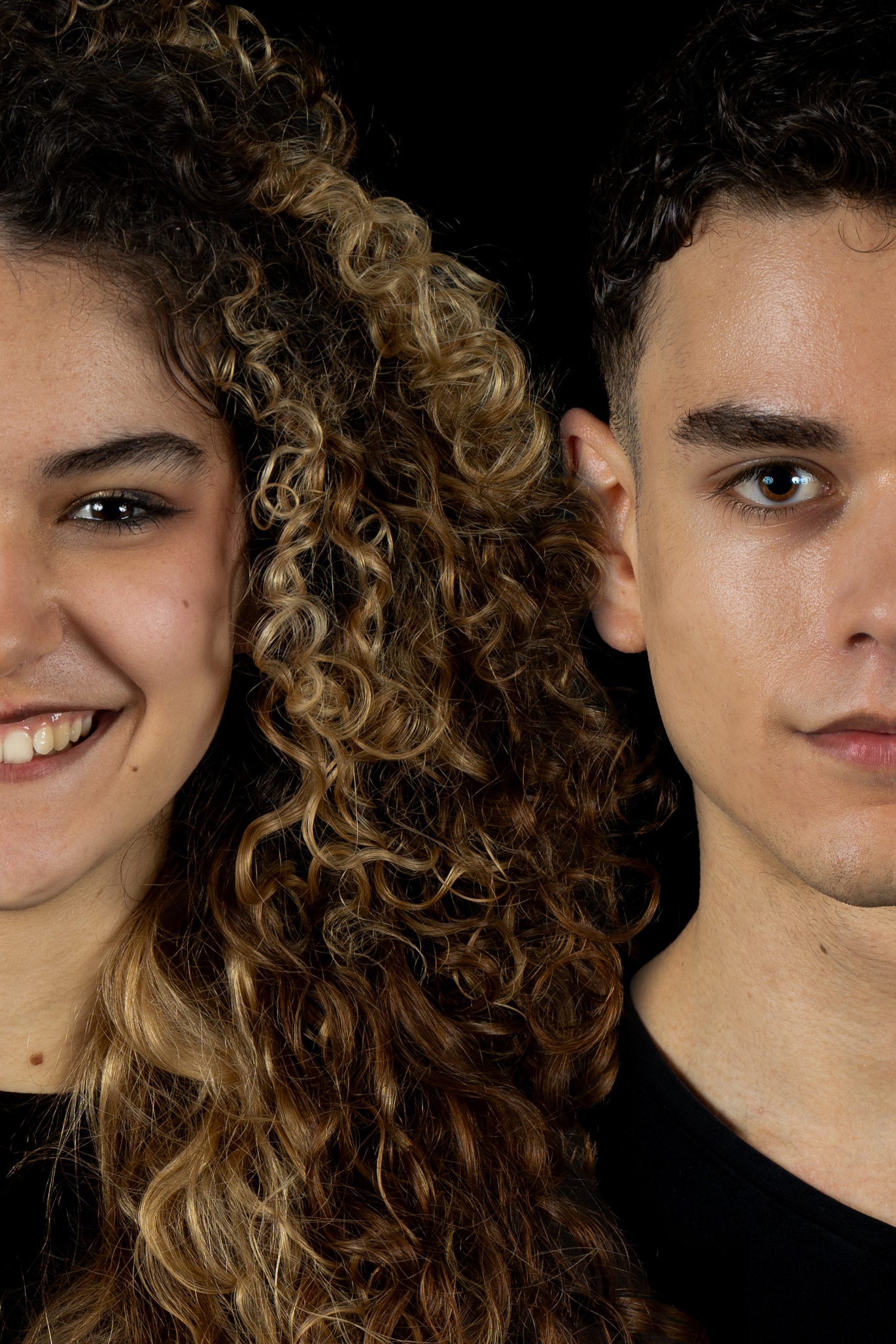 Splitportret: gezicht van een vrouw en een man naast elkaar in één beeld, gemaakt in de studio in Culemborg